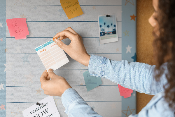 Bedruckte Korkplatte mit Sternenmotiv für To-Do-Listen