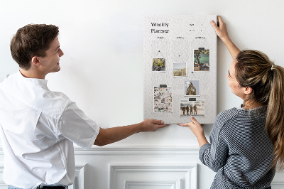 Wochenplaner mit leeren Feldern zur Wandmontage