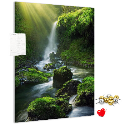 Bedruckte Korkplatte grünes Tal mit Wasserfall und Bach