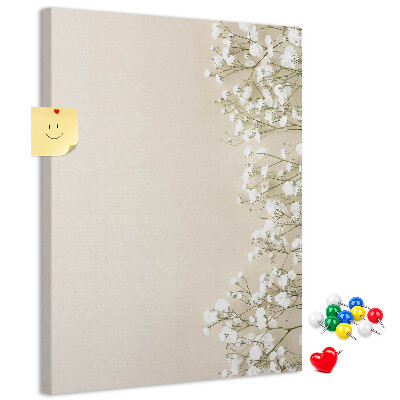 Pinnwand mit Motiv zarte Blüten auf neutralem Hintergrund