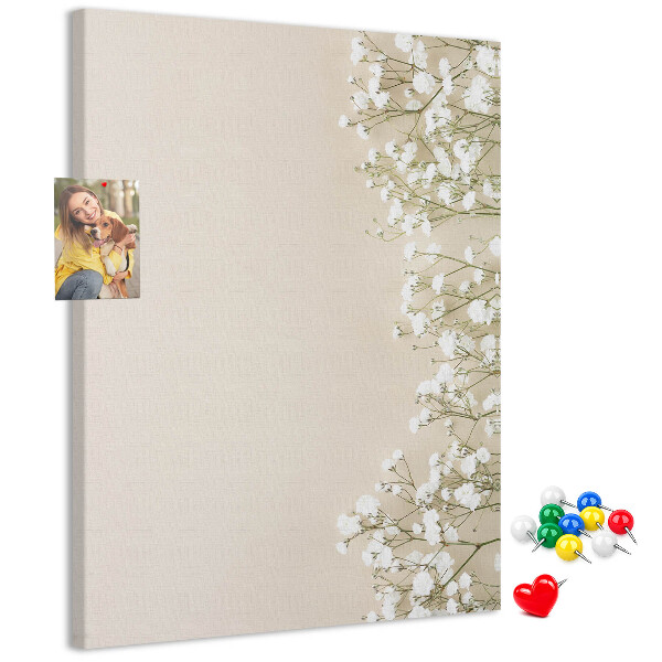 Pinnwand mit Motiv zarte Blüten auf neutralem Hintergrund