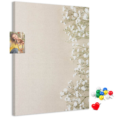 Pinnwand mit Motiv zarte Blüten auf neutralem Hintergrund