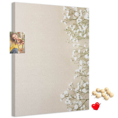 Pinnwand mit Motiv zarte Blüten auf neutralem Hintergrund
