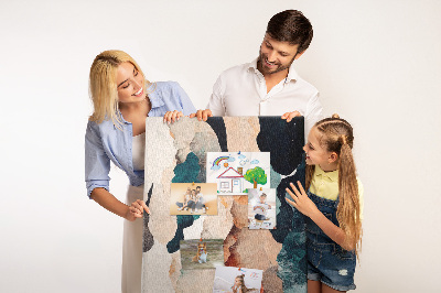 Korkplatte mit Druck mit abstraktem Fleckenmotiv in gedeckten Farben