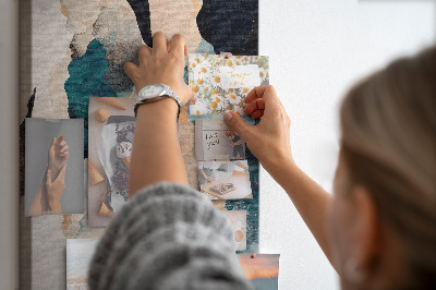 Korkplatte mit Druck mit abstraktem Fleckenmotiv in gedeckten Farben
