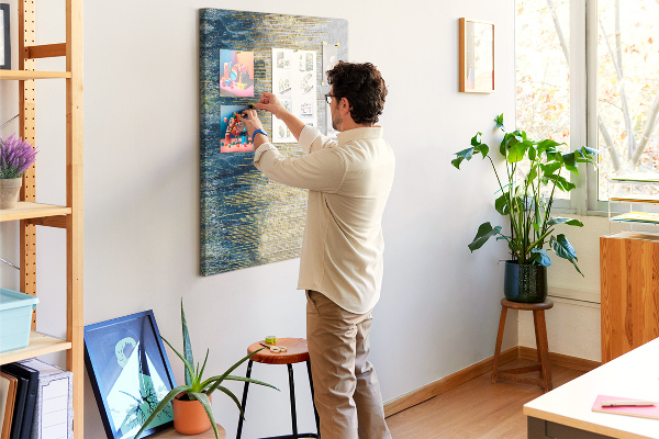 Kork-Pinnwand mit Motiv Goldene Linien vor dem blauen Meer