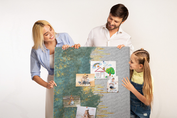 Bedruckte Korkplatte mit Motiv abstrakte Landschaft in Grüntönen