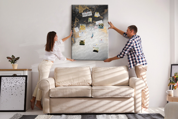 Bedruckte Korkplatte mit abstraktem Muster in Schwarz und Gold