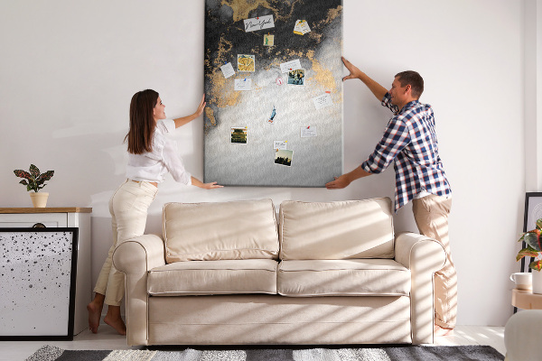 Bedruckte Korkplatte mit abstraktem Muster in Schwarz und Gold