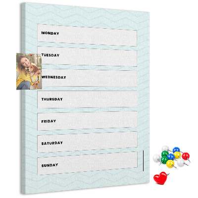 Pinnwand mit geometrischem Wochenplaner