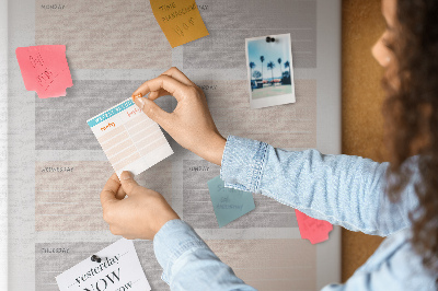 Wochenplaner mit farbigen Abschnitten für die Pinnwand