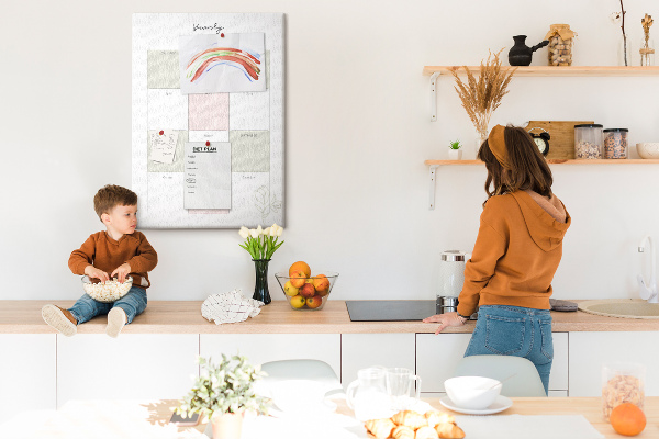 Bedruckte Korkplatte Jahresplaner im minimalistischen Design