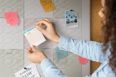 Bedruckte Korkplatte Jahresplaner im minimalistischen Design