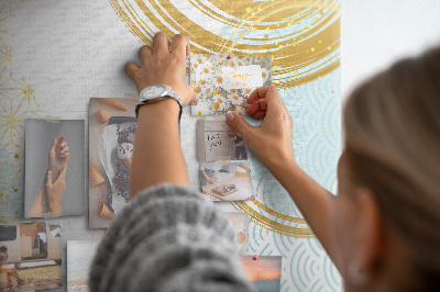 Pinnwand goldene Kreise auf zartem Hintergrund