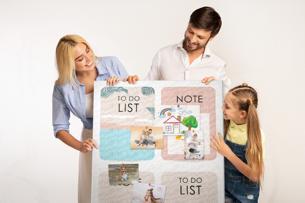 Korkplatte mit Aufdruck Sommer-To-Do-Liste und Notizen