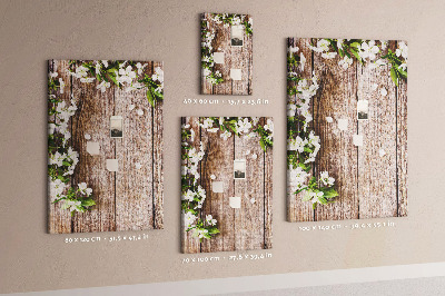 Pinnwand mit Motiv Blumen auf einem Hintergrund aus Holzbrettern
