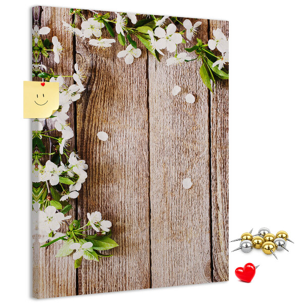 Pinnwand mit Motiv Blumen auf einem Hintergrund aus Holzbrettern