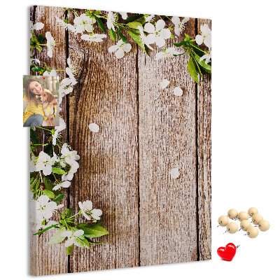 Pinnwand mit Motiv Blumen auf einem Hintergrund aus Holzbrettern
