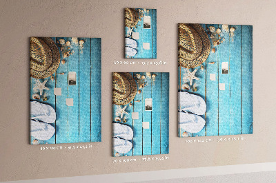 Bedruckte Korkplatte mit Motiv Sommeraccessoires auf blauem Holzgrund
