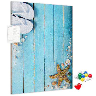 Pinnwand mit Motiv Strand-Flip-Flops auf blauem Untergrund