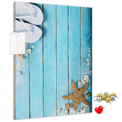 Pinnwand mit Motiv Strand-Flip-Flops auf blauem Untergrund