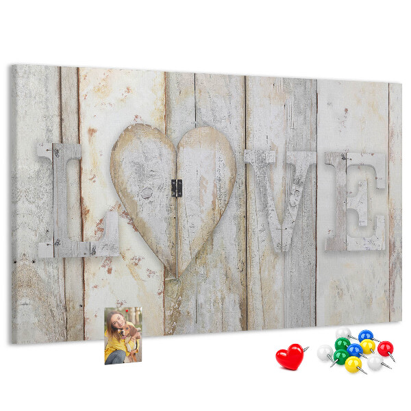 Korkbild mit dem Wort Liebe als Holzplakette