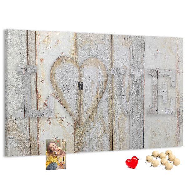 Korkbild mit dem Wort Liebe als Holzplakette