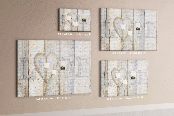 Korkbild mit dem Wort Liebe als Holzplakette