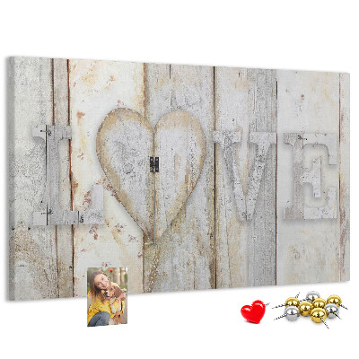 Korkbild mit dem Wort Liebe als Holzplakette