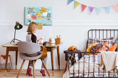 Korktafel bunte Weltkarte mit Tieren und Kontinenten