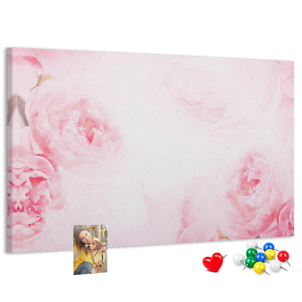 Korktafel mit Motiv zarte rosa Blüten auf hellem Hintergrund