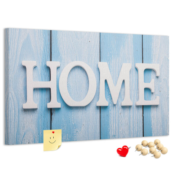 Korktafel mit stilvollem HOME-Schriftzug auf blauem Hintergrund