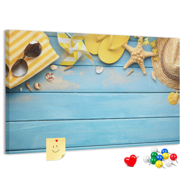 Wandbild mit Korkrückwand Sommer am Strand mit farbenfrohen Accessoires