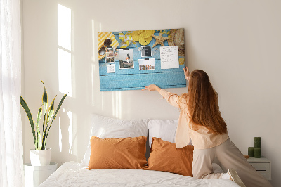 Wandbild mit Korkrückwand Sommer am Strand mit farbenfrohen Accessoires