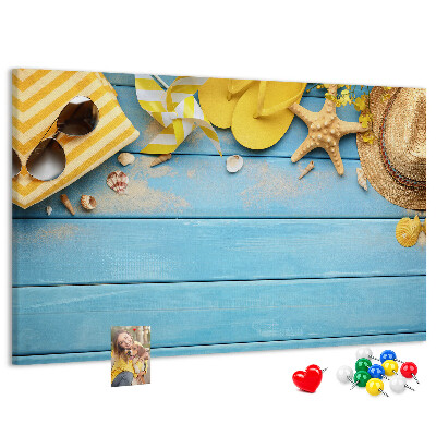 Wandbild mit Korkrückwand Sommer am Strand mit farbenfrohen Accessoires