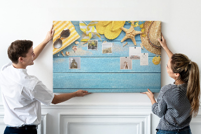 Wandbild mit Korkrückwand Sommer am Strand mit farbenfrohen Accessoires