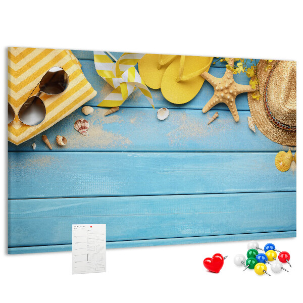 Wandbild mit Korkrückwand Sommer am Strand mit farbenfrohen Accessoires