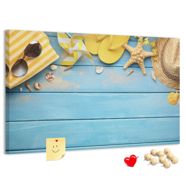 Wandbild mit Korkrückwand Sommer am Strand mit farbenfrohen Accessoires