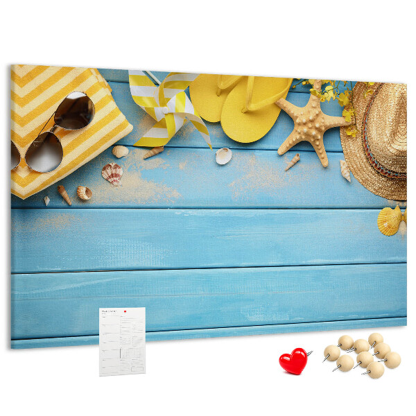 Wandbild mit Korkrückwand Sommer am Strand mit farbenfrohen Accessoires