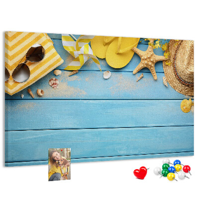 Wandbild mit Korkrückwand Sommer am Strand mit farbenfrohen Accessoires