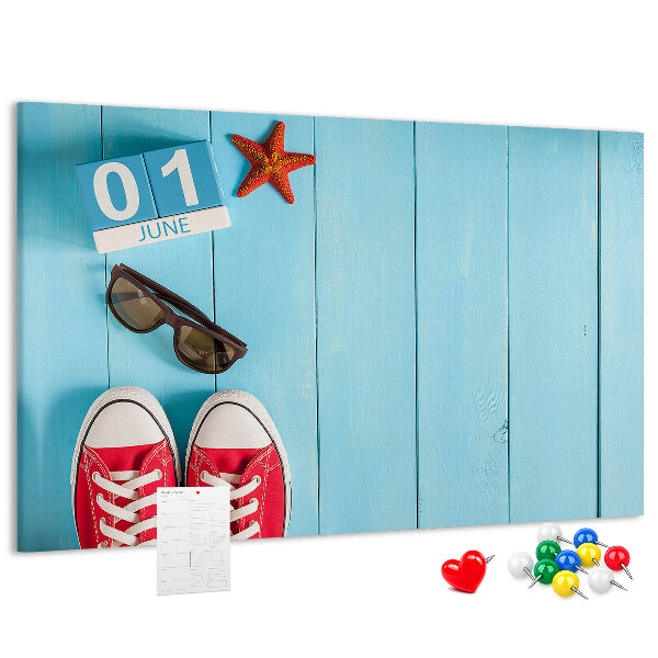 Korktafel mit Motiv Sommererinnerungen auf blauem Hintergrund