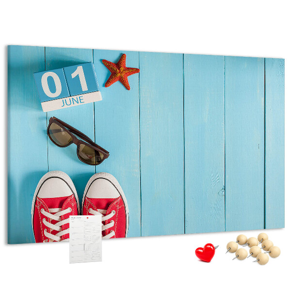 Korktafel mit Motiv Sommererinnerungen auf blauem Hintergrund