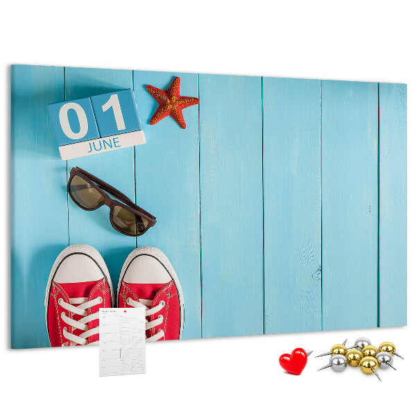 Korktafel mit Motiv Sommererinnerungen auf blauem Hintergrund