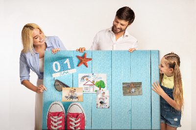 Korktafel mit Motiv Sommererinnerungen auf blauem Hintergrund
