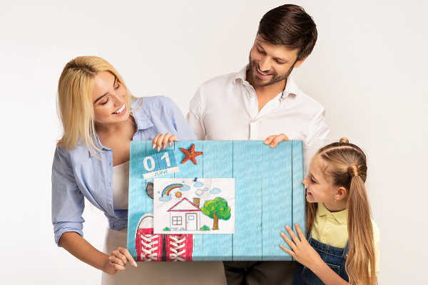 Korktafel mit Motiv Sommererinnerungen auf blauem Hintergrund
