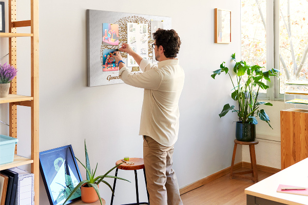 Korktafel mit Motiv eines verzweigten Stammbaums