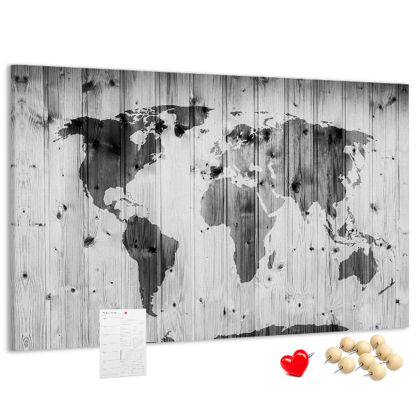 Weltkarte mit Korkrückwand auf einem Hintergrund aus Holzbrettern