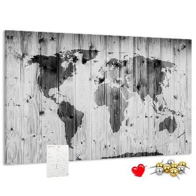 Weltkarte mit Korkrückwand auf einem Hintergrund aus Holzbrettern