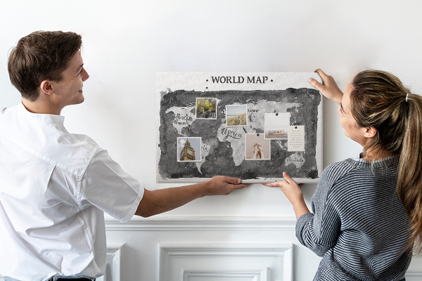 Korktafel Weltkarte in Grautönen