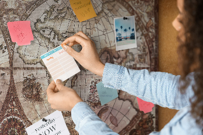 Kork-Pinnwand mit Motiv einer alten Weltkarte und nautischen Elementen
